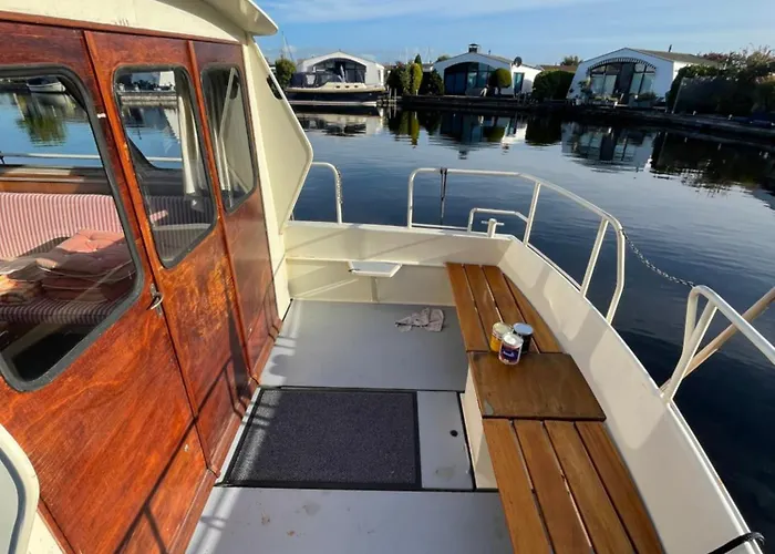 Suesses Motorboot - Bremen Ueberseestadt