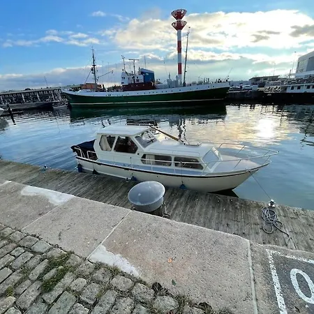Suesses Motorboot - Bremen Ueberseestadt Exterior photo