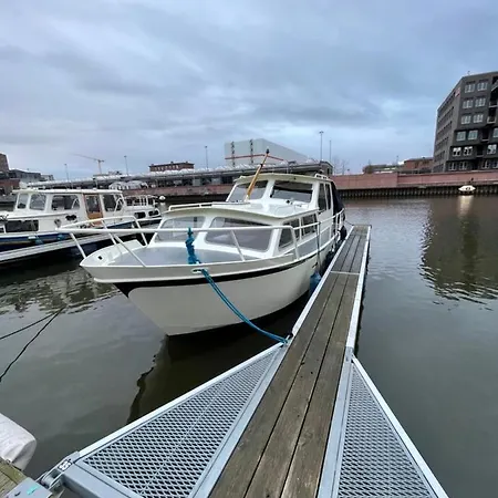 Suesses Motorboot - Bremen Ueberseestadt Exterior photo