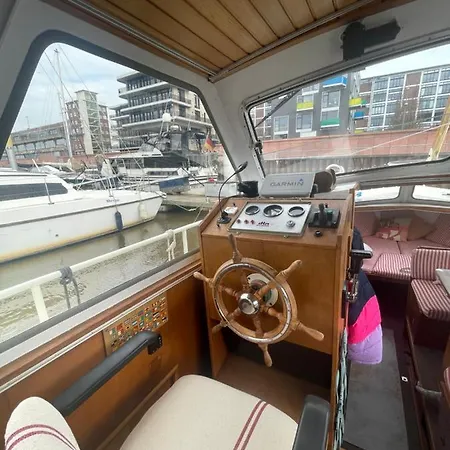 Suesses Motorboot - Bremen Ueberseestadt Exterior photo