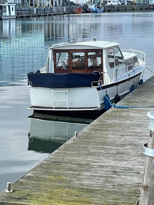 Botel Suesses Motorboot - Ueberseestadt