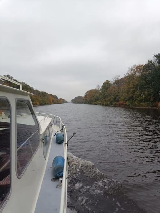 Suesses Motorboot - Ueberseestadt *