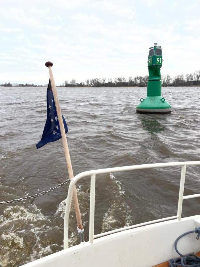 Botel Suesses Motorboot - Ueberseestadt *