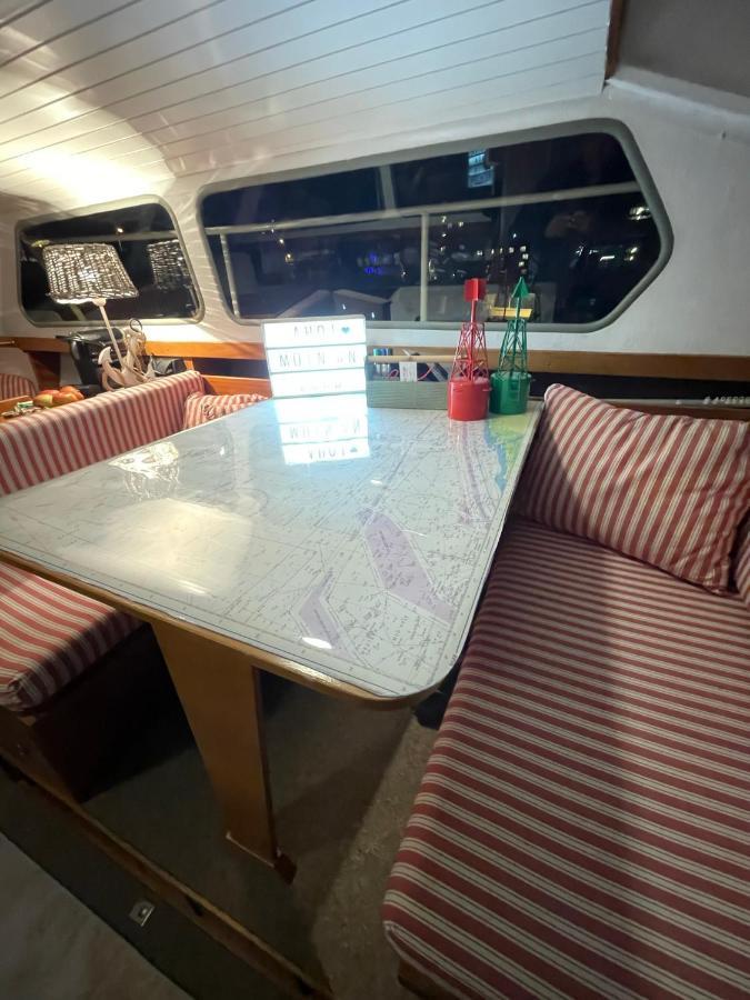 Suesses Motorboot - Ueberseestadt * BRE