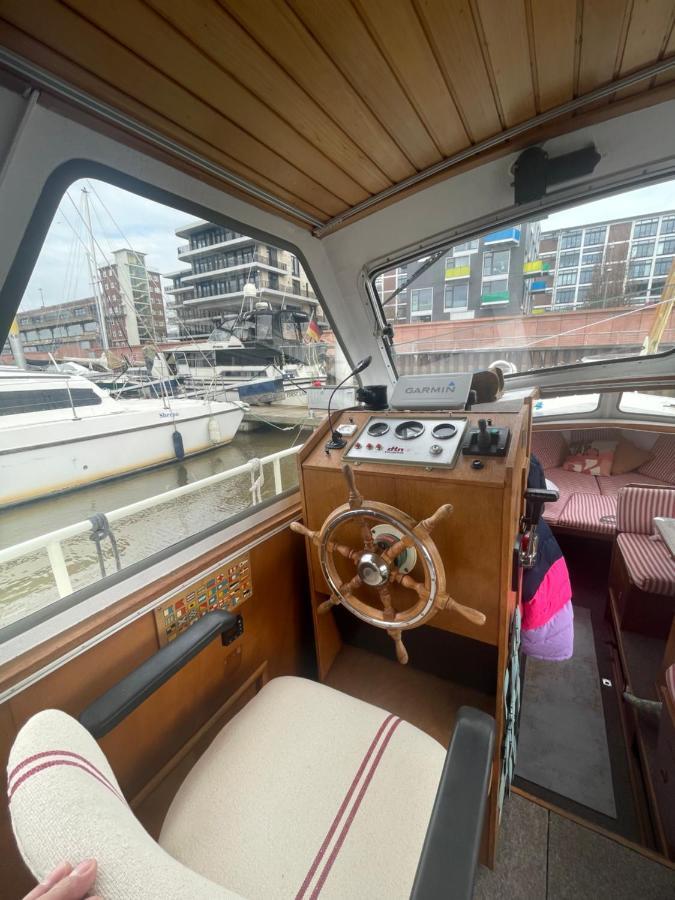 Botel Suesses Motorboot - Ueberseestadt *