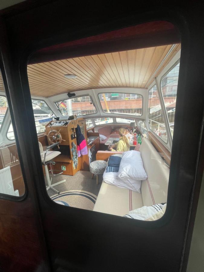 Botel Suesses Motorboot - Ueberseestadt *