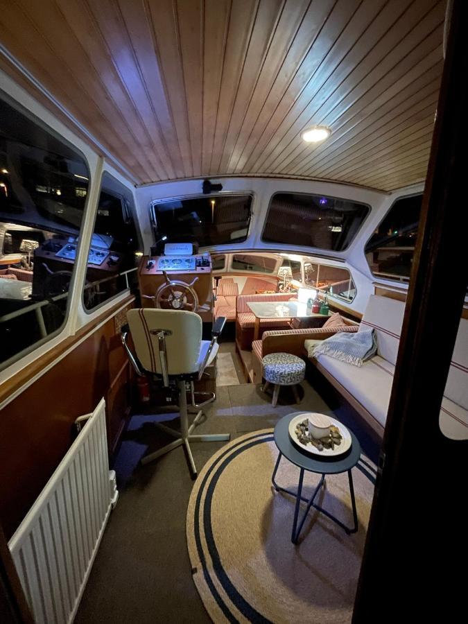 Botel Suesses Motorboot - Ueberseestadt *