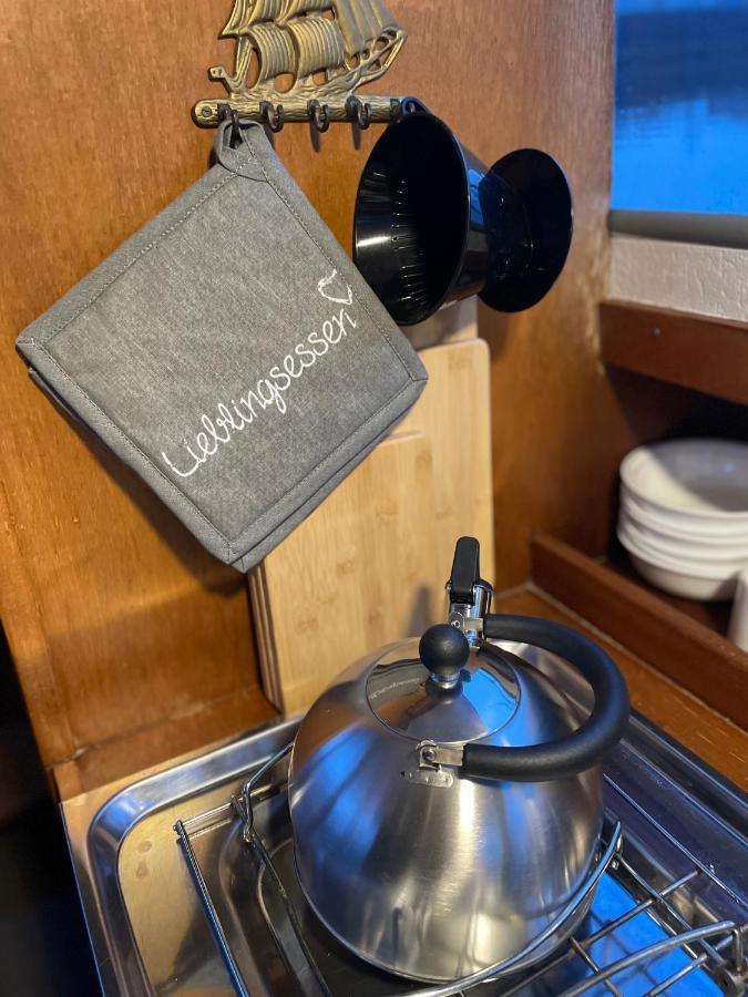 Suesses Motorboot - Ueberseestadt *